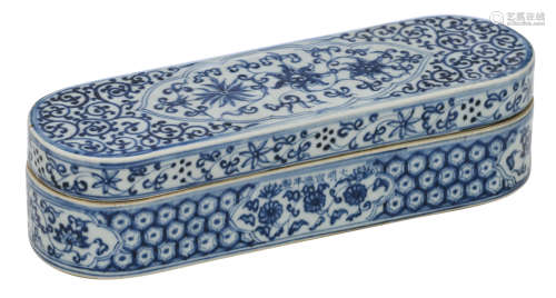 A Chinese blue and white floral decorated porcelain pen box and cover, with a Xuande mark, H 6 - W 23,5 cm