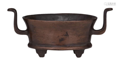 A Chinese bronze gui incense burner, raised on four feet, marked, H 7,8 - W 16,8 cm