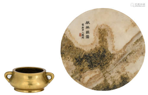 A Chinese gilt bronze incense burner, with a Xuande mark; added: a Chinese marble dreamstone panel with signed text, H 6 - ø 15,5 - 26,5 cm