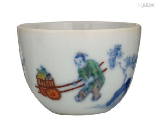 A Chinese doucai cup, decorated with a scholar and his servants, pushing a wagon, with a Kangxi mark, H 4,5 - ø 6 cm