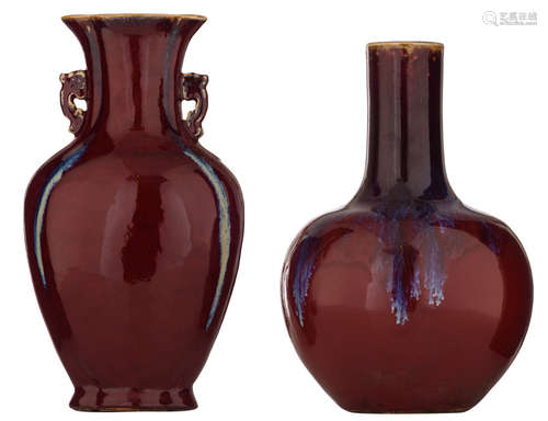 A Chinese flambé-glazed bottle vase; added: a ditto 20thC hu vase, H 32 - 34,5 cm     