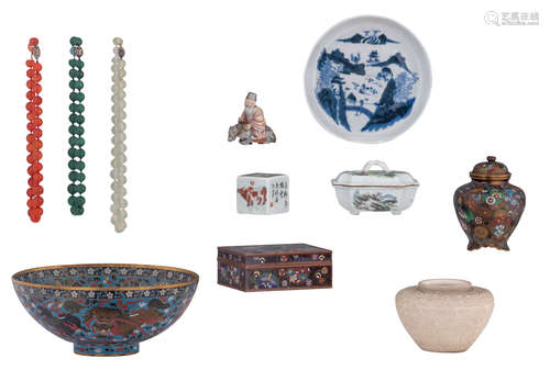 A lot of various Chinese display items, consisting of a cloisonné bowl, the well decorated with twin fish and the upright inner sides with flowers, a dragon and a crane, the outer sides all-over with Kylin, 18th / 19thC; added: a ditto little vase and cover (incense burner? / inkwell?), possibly Japanese; extra added: a 20thC cloisonné box and cover; furthermore a Chinese polychrome decorated porcelain seal, a little saucer, blue and white decorated in the Transition manner, a Ming Style white relief decorated jar; a porcelain 20thC Lao Tse figure, a famille verte decorated export porcelain soapbox and cover and three necklaces with (gemstone) beads and a silver closure,  H 3 - 26 - W 5 - 12,5 - D 5 - 9 - L 21,5 - 23,5 ø 7,5 - 23 cm