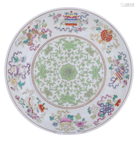 A Chinese famille rose decorated dish, the centre with a blossoming flower, flower buds and scrolling tendrils, encircled by the outside band with the 'Eight Buddhist Symbols', with a Daoguang mark, H 4 - ø 25 cm