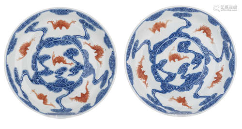 Two Chinese blue, white and iron red dishes, decorated with bats amongst scrolling clouds, marked Guangxu, H 3,5 - ø 19,5 cm