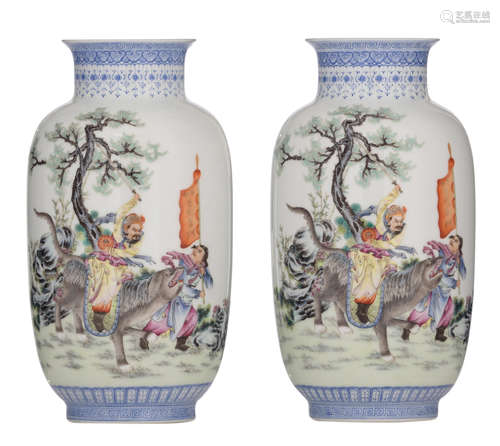 Two Chinese Republic period polychrome vases, decorated with a warrior scene, with a Qianlong mark, H 20 cm