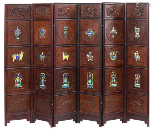 A Chinese six-panel rosewood screen, decorated with polychrome tinplate plaques, depicting the one hundred antiquities, H 161,5 - W 38 cm