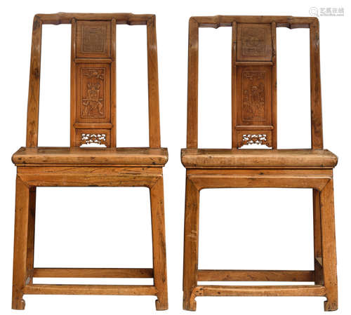 A pair of Chinese archaic wooden chairs, H 93 - W 49 - D 40 cm