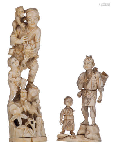 Two Japanese ivory okimono, one okimono depicting a street performer, accompanied by a child and their monkey, H 27,5 cm - weight 749 g, the other okimono depicting a father and his daughter, H 17,5 - weight 331 g, both items late MeijiAdded expertise report according to CITES legislation. For European Community use only.