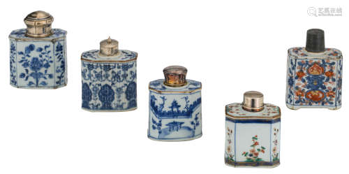 Three Chinese blue and white decorated export porcelain tea caddies, the one tea caddy decorated with flowers, lingzhi and leafy tendrils; another tea caddy with a pavilion in a landscape; the third tea caddy floral decorated; added: a Chinese Imari tea caddy; extra added: a Chinese kakiemon tea caddy, some with a silver cover and/or mount, 18thC, tested on silver purity, H 10,5 - 13 cm
