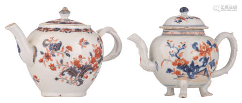Two Chinese Imari export porcelain teapots, one teapot raised on a tripod, both teapots with elegant handles, H 12,5 - W 19,5 cm