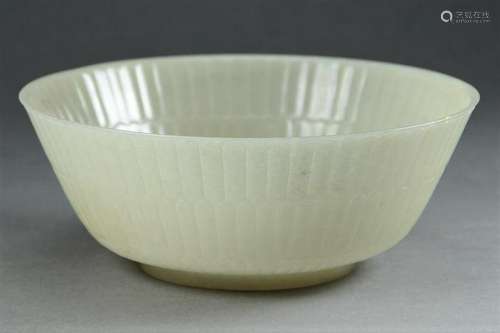 Chinese Mughal-Style Nephrite Jade Chrysanthemum Bowl