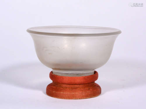 A   QING  DYNASTY  MATERIAL  BOWL