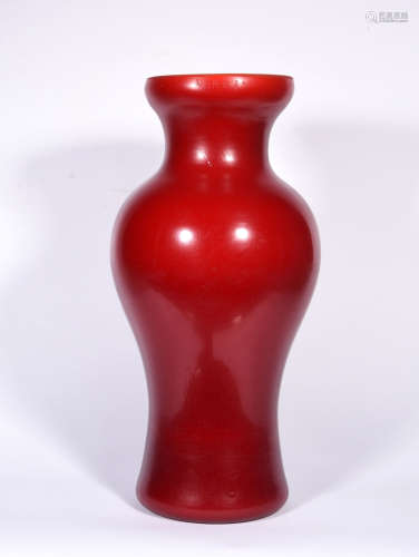 A  QING  DYNASTY  RED  MATERIAL  BOTTLE