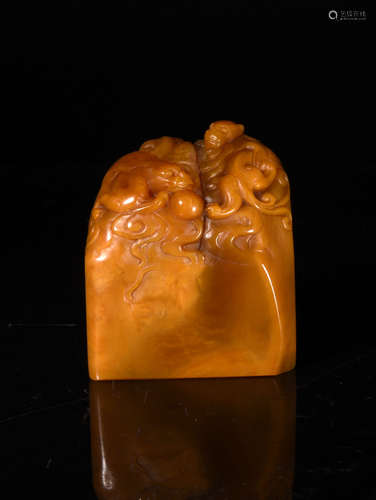 TIAN  HUANG   DOUBIE  STING  DRAGON  SEAL  MATERIAL   IN  THE  QING DYNASTY