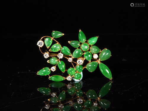 A QING  DYNASTY   EMERALD  BROOCH