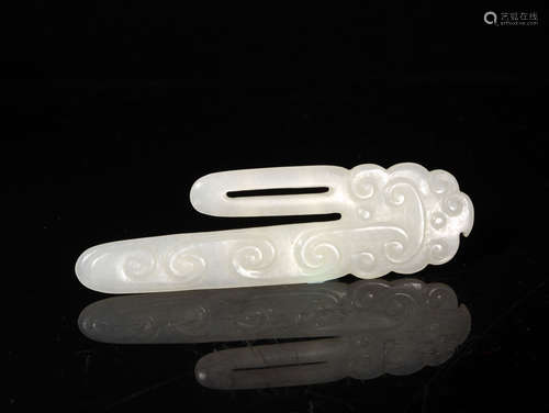 A  QING  DYNASTY   WHITE  JADE  PIN