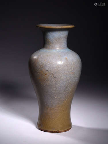 A IMITATION    JUN  GLAZE   BOTTLE   IN  QING   DYNASTY