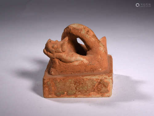A  SONG  DYNASTY  BEAST  BUTTON  PORCELAIN  SEAL