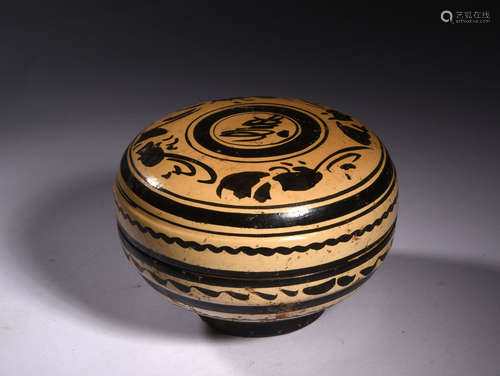 A  CIZHOU  KILN  FLOWER  COVER  BOX  WITH  WORD  “SHOU” IN  MING  DYNASTY