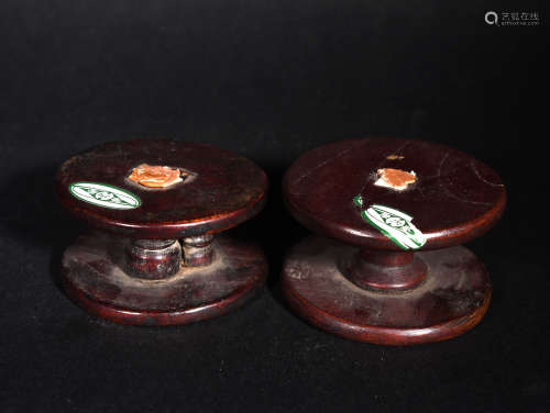 A  PAIR  OF  MAHOGANY  SMALL  ROUND  TEA  TABLES  IN  QING  DYNASTY