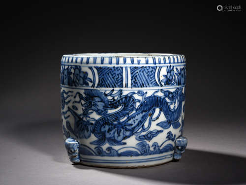 A  MING   DYNASTY BLUE  AND  WHITE  THREE-LEGGED  FURNACE  WITH  DOUBLE  DRAGONGS  PLAYING  BEAD