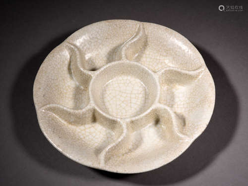 A  GE  GLAZE   SEPARATE  WASHING IN  QING  DYNASTY