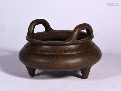 A  PURPLIE  SAND  BRIDGE   EAR  TRIPOD  FURNACE   IN  MID  QING  DYNASTY