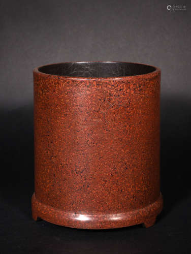 A  PINEAPPLE  LACQUER  THREE-LEGGED  PEN  CONTAINER  IN   QING  DYNASTY