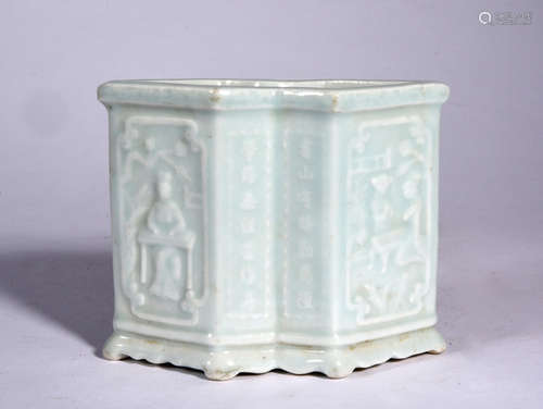 A  WHITE  GLAZE  DOUBLE  PEN  CONTAINER  PRINGTED  WITH 