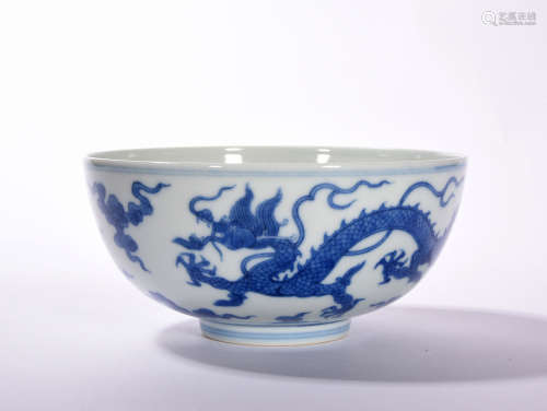 A  BLUE  AND  WHITE  BOWL   WITH  CLOUD  AND   DRAGON  PATTERN  IN  QING   DAOGUANG