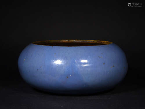 A   BLUE   GLAZE  WATER     CONTAINER    IN  QING  DYNASTY