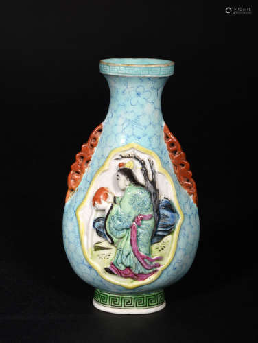 A  POWDER ENAMEL  CONSECRATED  CHARACTER    BOTTLE  IN  QING  DYNASTY