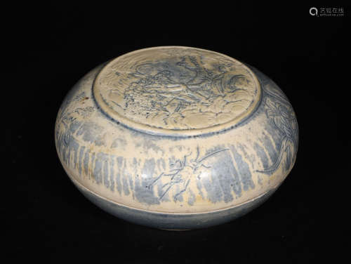 A BLUE  GLAZE  PORCELAIN  SEAL  BOX  IN  QING  DAOGUANG