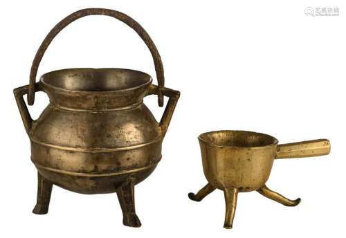 A bronze tripod cauldron with swing handles, monogrammed 'IB', 16thC, H 17 - 27 cm (with handle); added: a bronze tripod saucepan, 16th/17thC, H 9,5 cm