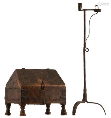 A wrought iron rushlight, probably 16thC; added: a richly carved Middle Eastern casket, 18thC, H 27,5 - 66,5 cm