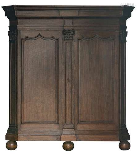 An 18thC typical Bruges oak wardrobe called 'kapiteelkast', complete with the inner part, H 235 - W 200 - D 62 cm