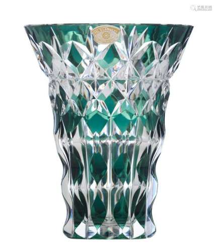 A Val Saint-Lambert green overlay crystal vase, H 26,5 cm