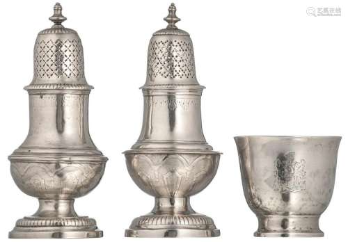 A pair of 18thC silver French Regence-style casters, no hallmarks but tested on silver purity; added: an 18thC silver goblet with undefinable hallmarks, with an engraved coat of arms, H 7 - 16 cm / weight about 450 g