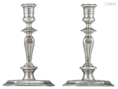 A pair of neoclassical silver candlesticks, Amsterdam hallmarks (1711)-(1735), makers' mark illegible, H 17 cm - weight about 750 g