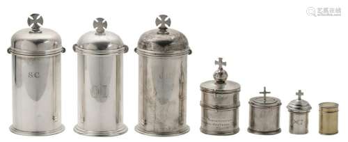 A second half of the 18thC silver chrismatory, Bruges hallmarks, makers' mark Adrianus Buschop (Stuyck 1376), ex-property of the sisters of the Saint Augustine Hospital - Ostend; added: a 20thC three-part silver chrismatory, (silver purity 850/000); extra extra added: three 19thC incomplete silver chrismatory sets (one gilt), H 3,5 - 14,5 / weight about 1050g