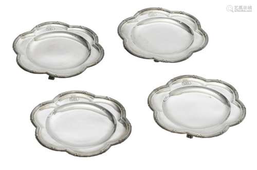 Four small silver salvers with a sixfold lobed rim, Belgian hallmarks 1868 - 1942 makers' mark Falllon, all four items with the family coat of arms circa 1910, H 4 - ø 21 cm - total weight: about 1470g