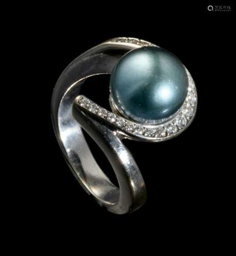 An 18ct white gold ring designed by Kris Baele - Wetteren - East Flanders, set with brilliant cut diamonds and a black freshwater pearl, all-in 15g