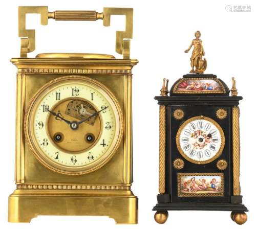 A French early 20thC brass table clock also set with a Fahrenheit & Réaumur thermometer and a compass, marked 'Made in France' / 'British ABED made', the closure glass with chamfered edge; added: a little 20thC ebonized wooden table clock with brass mounts and set with enamelled plaques depicting playing angels and putti, (the clock itself is a fob watch), H 23,5 - 26 / W 11,5 - 15,5 / D 10 - 12,5 cm