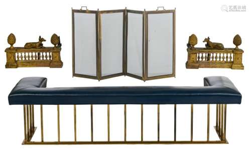 A fireplace set consisting of a brass and leather fireplace fender, a brass fire screen and a pair of bronze andirons with seated dogs on top, H 27 - 68 - W 41 - 176 cm