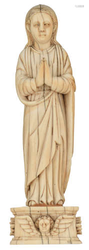 An 18th/19thC possibly Indo-Portuguese ivory sculpture representing the Holy Mother, H 21 cmAdded expertise report according to CITES legislation. For European Community use only.