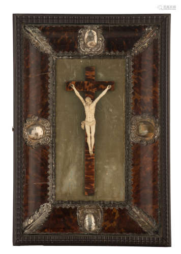 A carved ivory Corpus Christi mounted on a tortoiseshell cross, the whole presented in a with silver and tortoiseshell mounted case, with dedication 'Don de Albertus et Isabella à J.M.C de M. 1614', 17th/18thC, H 60,5 x W 41,5 cmAdded expertise report according to CITES legislation. For European Community use only.