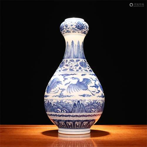 A Chinese Blue and White Porcelain Vase