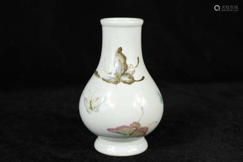 A Chinese Famille-Rose Porcelain Vase