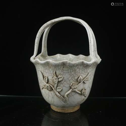 A Chinese Hutian-Type Glazed Porcelain Basket