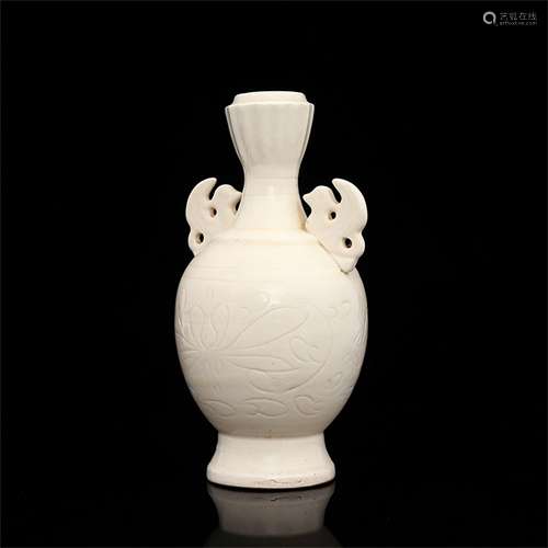 A Chinese White Glazed Porcelain Vase